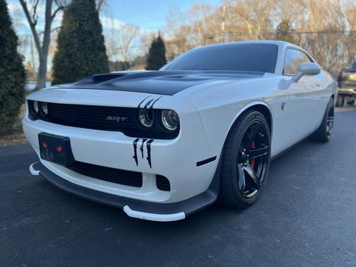 White 2016 Dodge Challenger SRT Hellcat