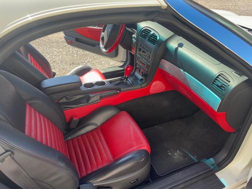 White 2002 Ford Thunderbird Premium