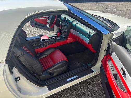 White 2002 Ford Thunderbird Premium