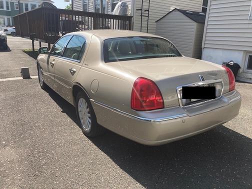 2005 Lincoln Town Car Signature
