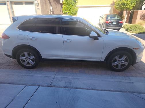 White 2014 Porsche Cayenne Cayenne S Hybrid