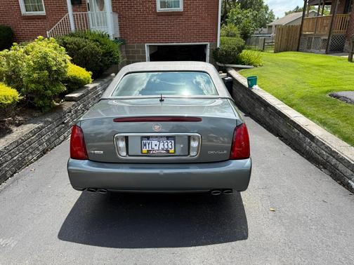 Gray 2005 Cadillac DeVille Base