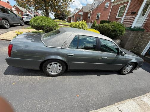 Gray 2005 Cadillac DeVille Base