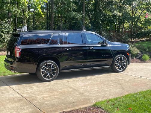 Black 2023 Chevrolet Suburban RST