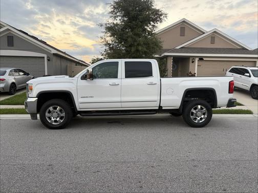 White 2019 GMC Sierra 2500 SLT