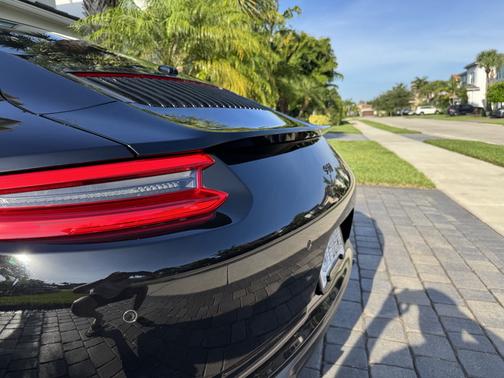 2017 Porsche 911 Carrera
