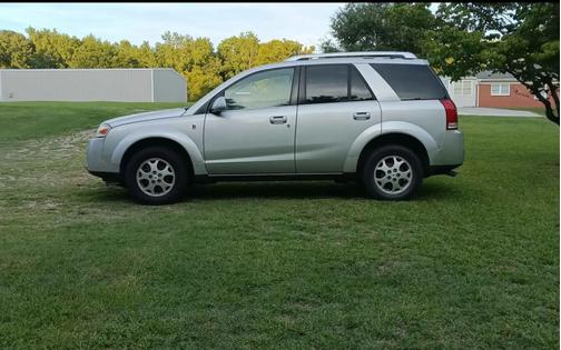 Silver 2006 Saturn Vue Base