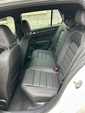 2019 Volkswagen Golf R 4-Door w/DCC & Navigation