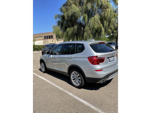 Photo 3 of 4 of 2017 BMW X3 xDrive28i
