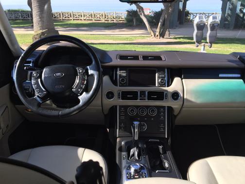 Photo 5 of 5 of 2011 Land Rover Range Rover HSE