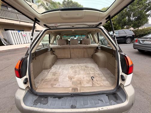White 2001 Subaru Outback Base