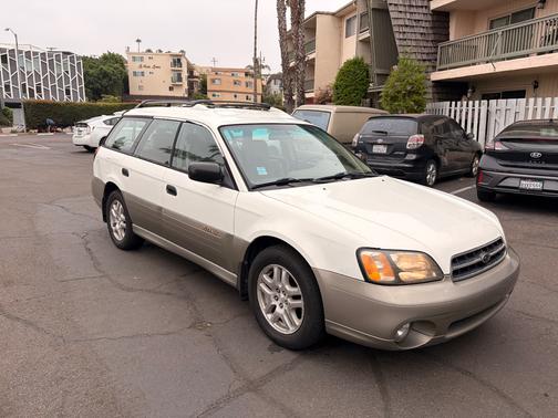 White 2001 Subaru Outback Base