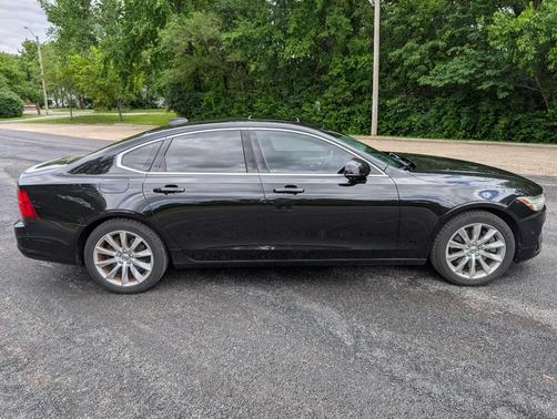 Black 2017 Volvo S90 T6 Momentum