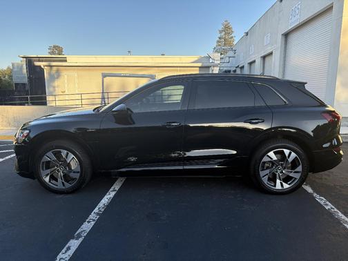 Black 2022 Audi e-tron Premium