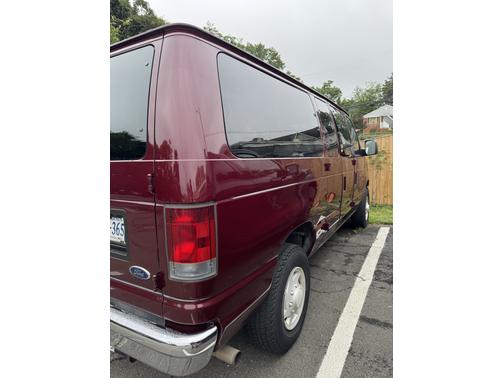 2007 Ford E350 Super Duty XLT Wagon