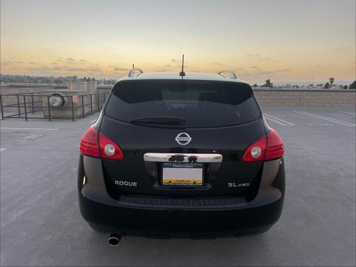 Black 2011 Nissan Rogue SV