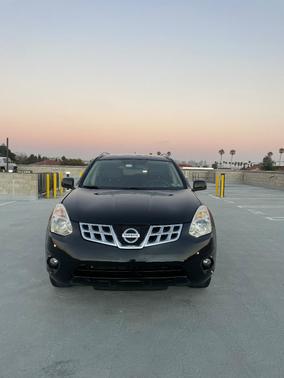 Black 2011 Nissan Rogue SV