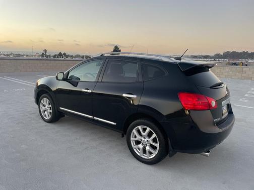 Black 2011 Nissan Rogue SV