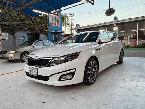 White 2015 Kia Optima SX Turbo