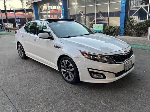 White 2015 Kia Optima SX Turbo