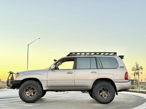 2002 Lexus LX 470 Base