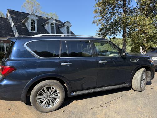 2022 INFINITI QX80 LUXE