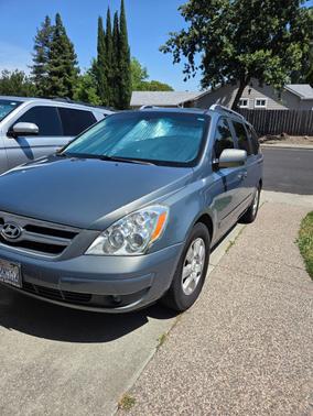 Green 2007 Hyundai Entourage GLS
