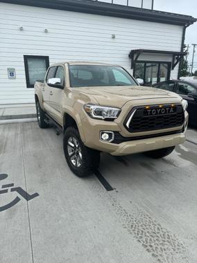 Beige 2017 Toyota Tacoma Limited