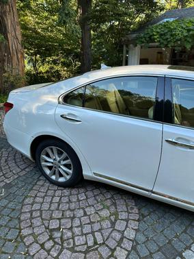White 2010 Lexus ES 350 Base