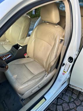 White 2010 Lexus ES 350 Base