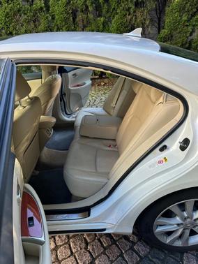 White 2010 Lexus ES 350 Base