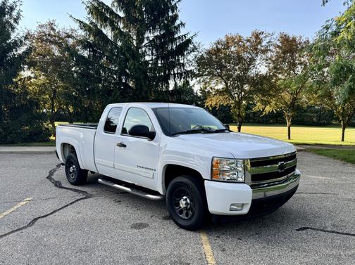 White 2008 Chevrolet Silverado 1500 LT1 Extended Cab