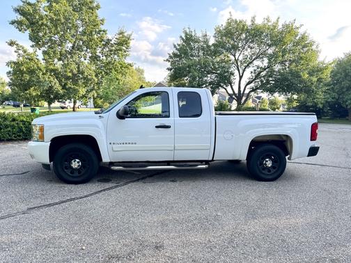 White 2008 Chevrolet Silverado 1500 LT1 Extended Cab