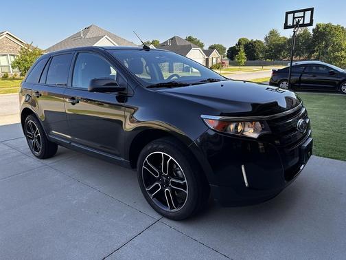 Black 2013 Ford Edge SEL