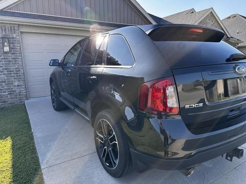 Black 2013 Ford Edge SEL