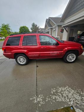 Red 2002 Jeep Grand Cherokee Limited