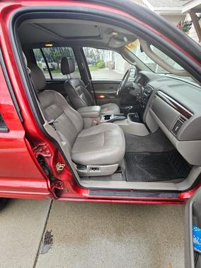 Red 2002 Jeep Grand Cherokee Limited