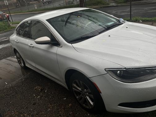 2017 Chrysler 200 LX