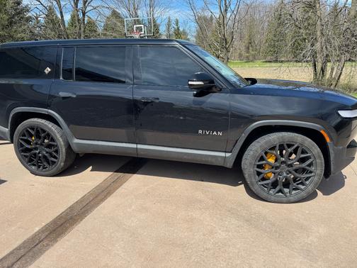 2023 Rivian R1S Adventure Quad-Motor Large Package