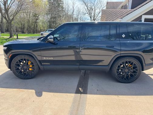 2023 Rivian R1S Adventure Quad-Motor Large Package