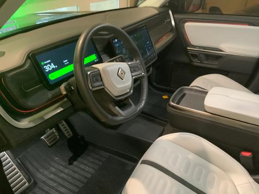 2023 Rivian R1S Adventure Quad-Motor Large Package