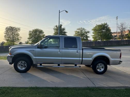 Gray 2001 Ford F-250 Lariat Crew Cab Super Duty