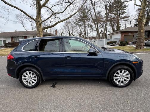 Blue 2013 Porsche Cayenne Cayenne Diesel