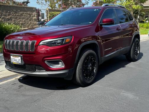 Red 2019 Jeep Cherokee Limited