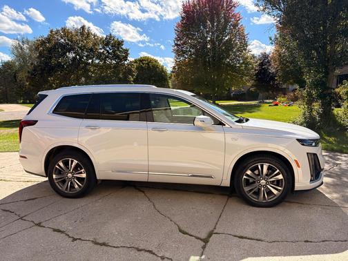 White 2021 Cadillac XT6 Premium Luxury AWD