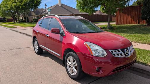Red 2013 Nissan Rogue SV