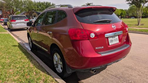 Red 2013 Nissan Rogue SV