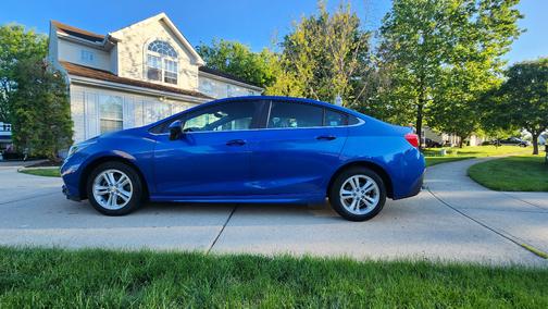 Blue 2017 Chevrolet Cruze LT