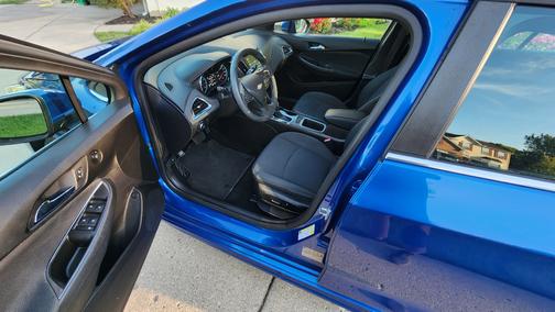 Blue 2017 Chevrolet Cruze LT