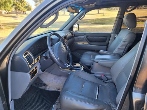 2000 Toyota Land Cruiser Base